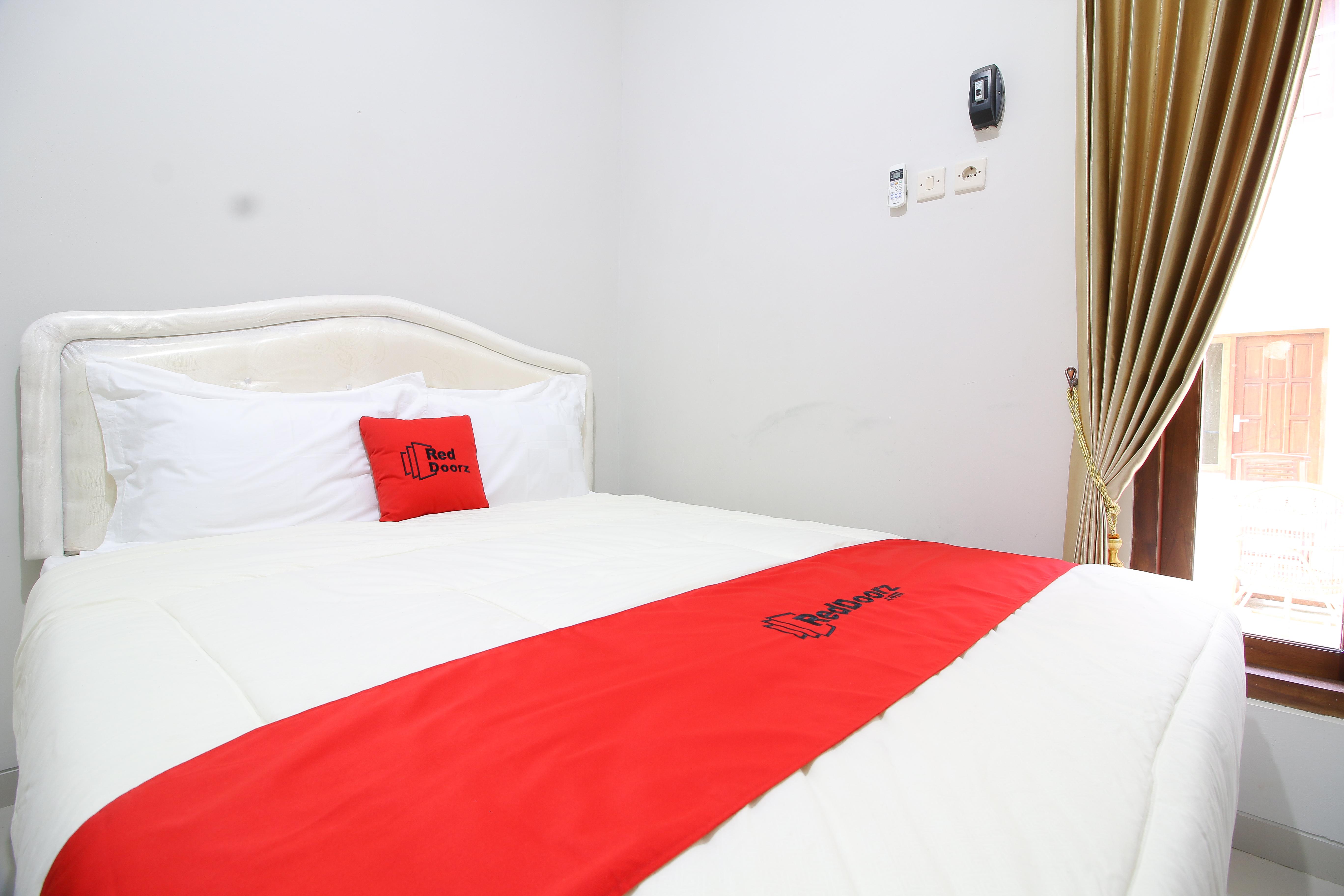 Reddoorz Plus Near Stie Ykpn Maguwo Esterno foto